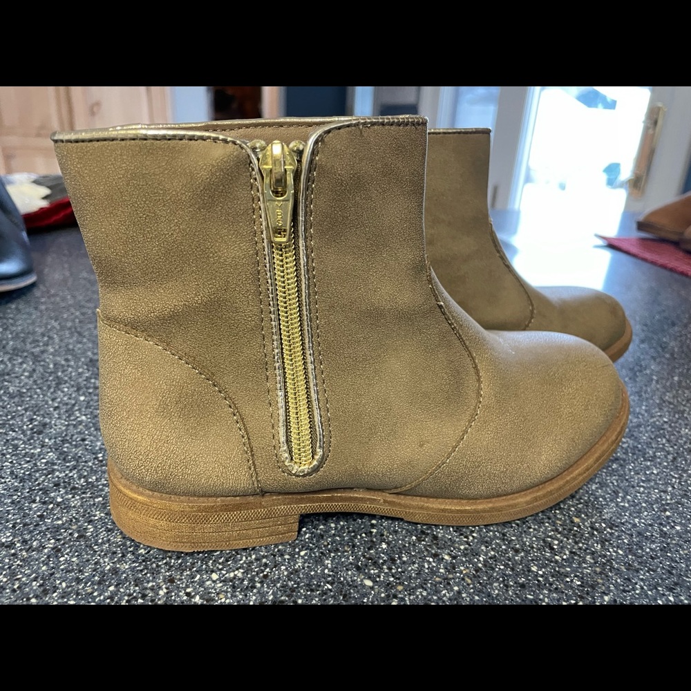 Cat & Jack girls size 2 boots